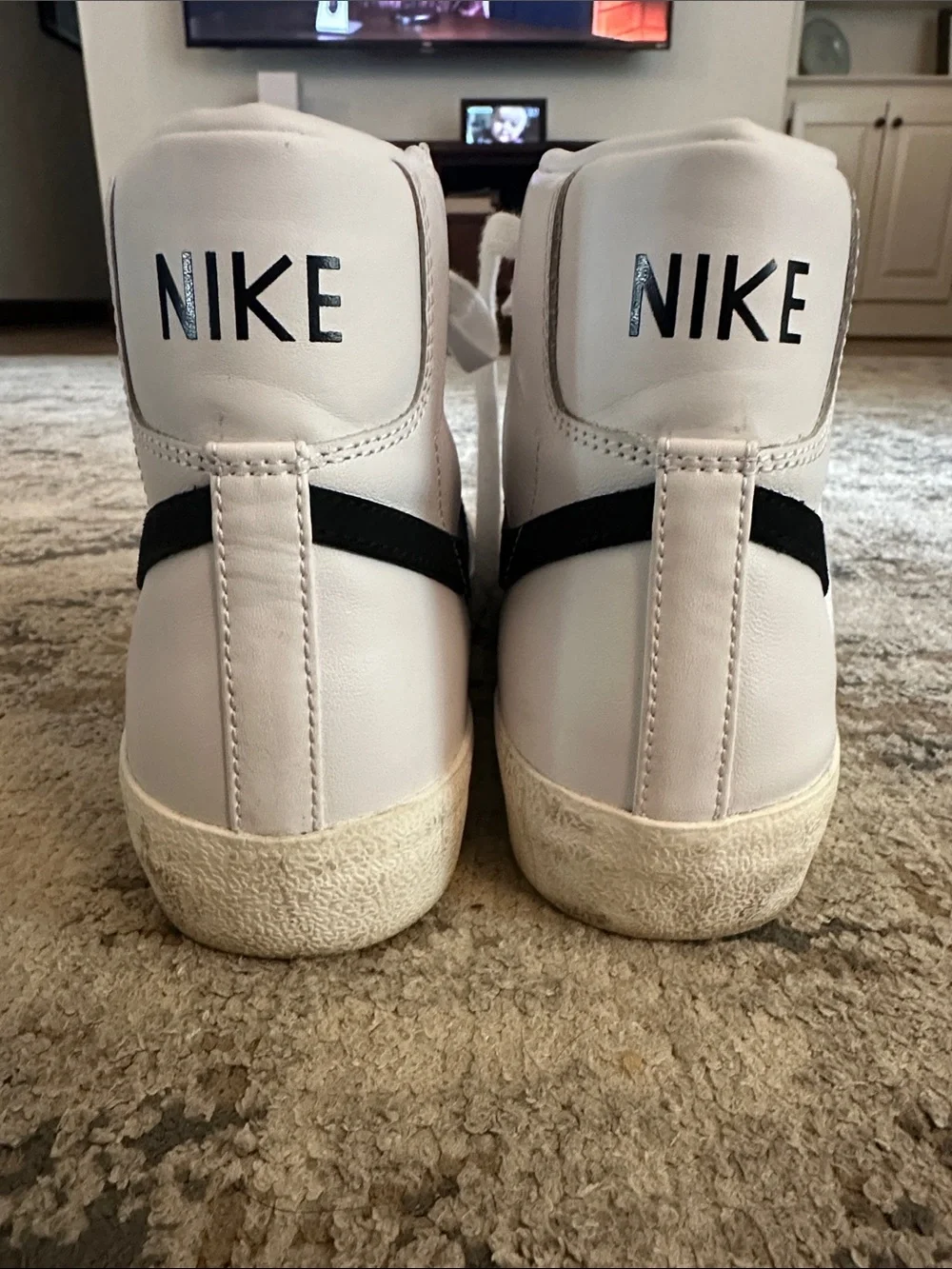 Women’s Nike Blazer Mid '77 High top Vintage white/black colorway.  Size 7